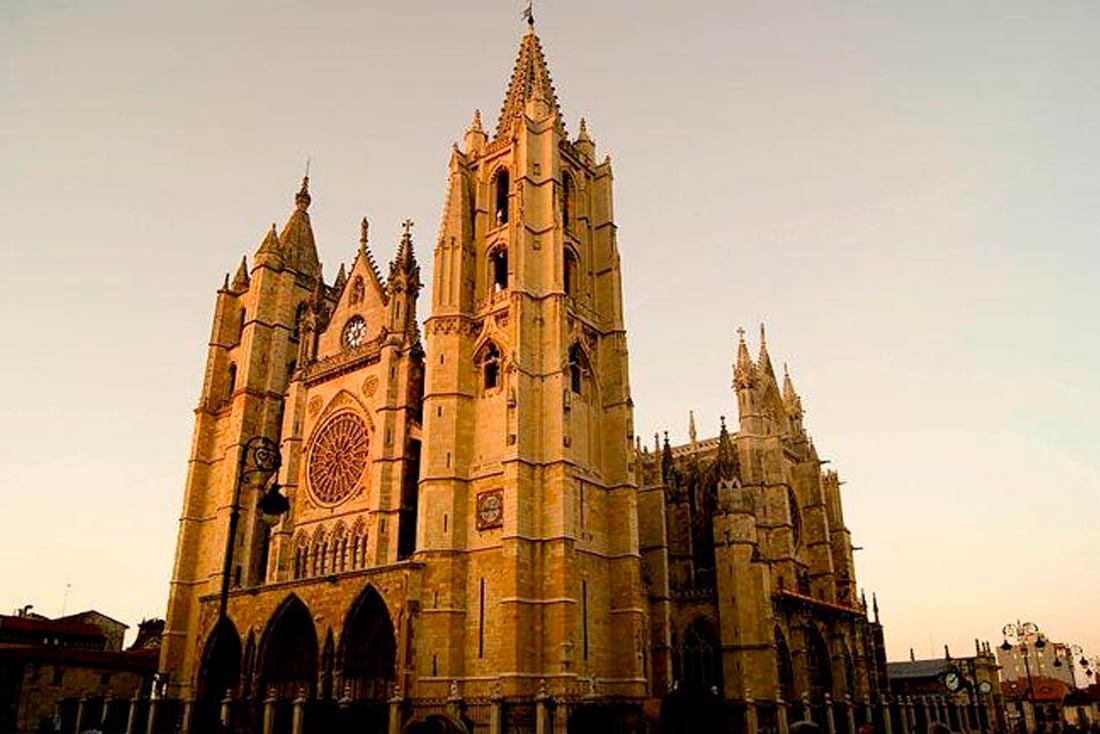 Fachada de la Catedral de León.