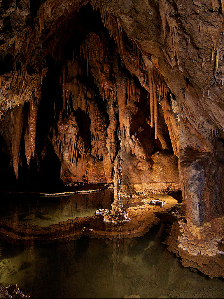La Cueva de Honseca es perfecta para hacer espeleología en Palencia.