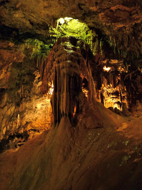 La majestuosa cueva de Valporquero en León. visita obligada en León.