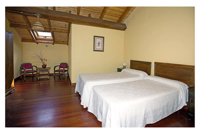 Una habitación doble de Casa Rural de alquiler íntegro en León.