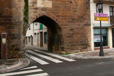Puerta de Reinosa en Aguilar de Campóo, Palencia.